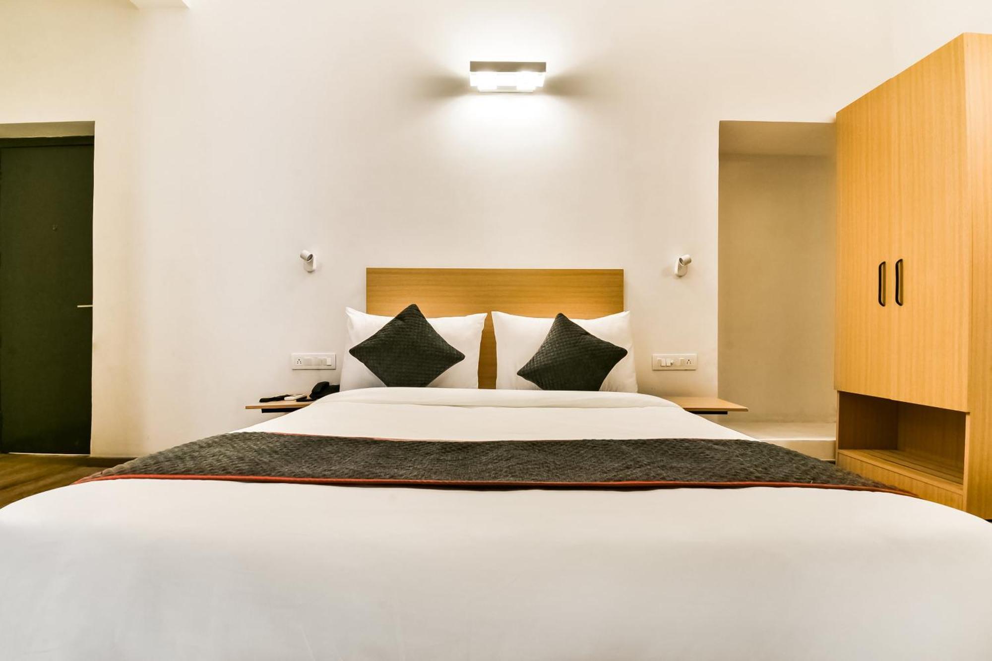 Super Townhouse Menka Hotell Patna  Exteriör bild